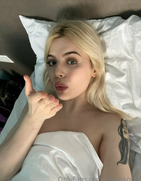 thedakotaa schauspielerin nackt galerien