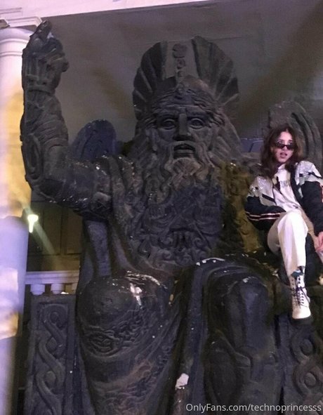 technoprincesss nackt hd foto