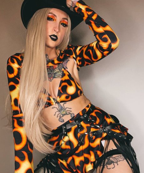 aritaylor_ erwachsene nackt archiv