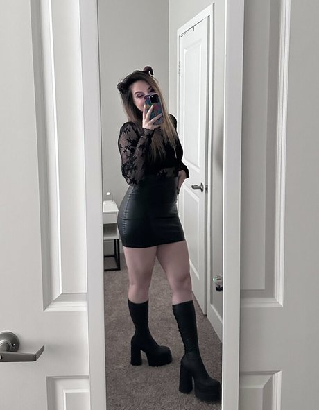 Sloane Wolf exklusive akt galerien