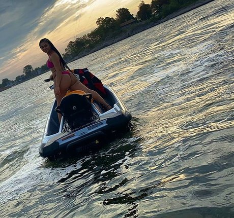 Ashley Bobbio top erotische fotos