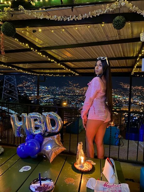 Kendall secrets kunst nackte bilder