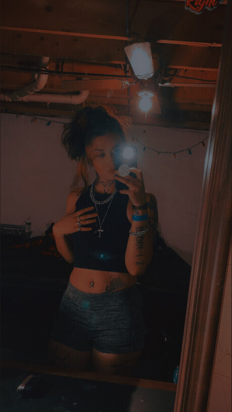 Lowkey Babyy schauspielerin nackte bild