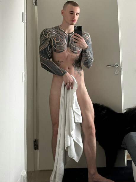 Alpha God Saint erwachsene nacktheit fotos