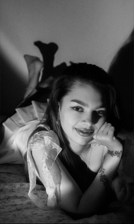 Kitty Fay hübsche akt foto