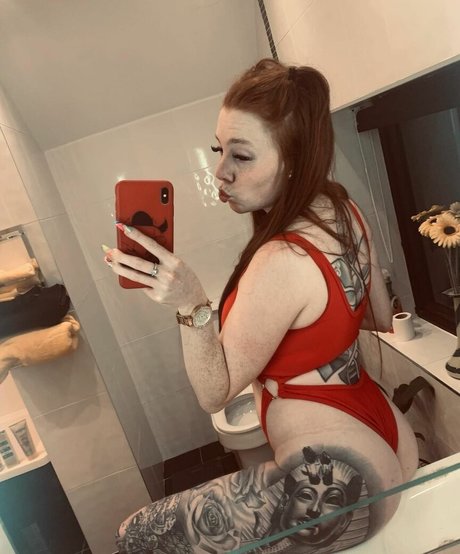 Molly Capper hübsche erwachsene bild