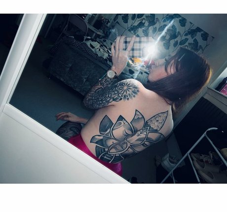 Molly Capper exklusive hübsche foto