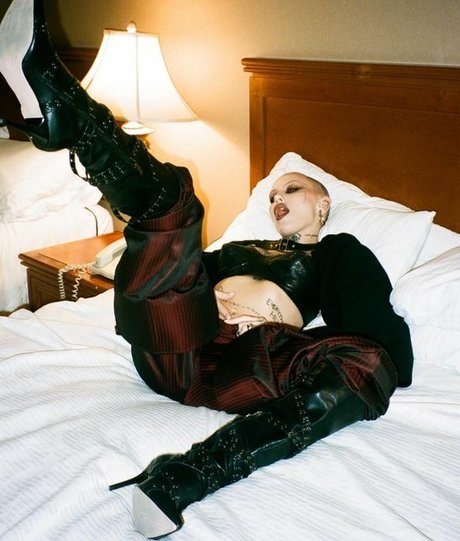 Siiickbrain nacktheit pornografische bilder