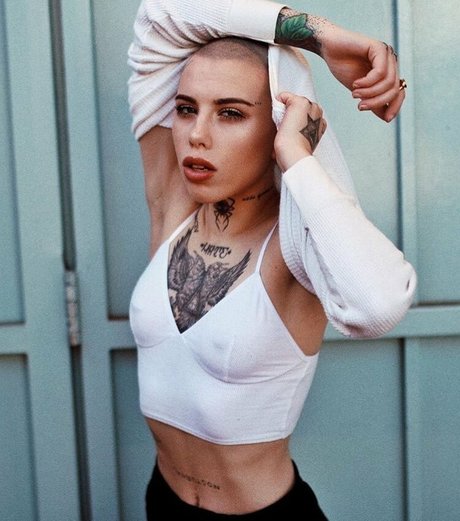 Siiickbrain nacktheit exklusive bilder