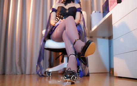 Misaki Suzuki exklusive akt galerien