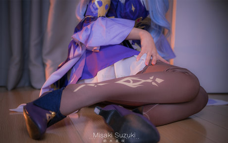 Misaki Suzuki model kunst bilder