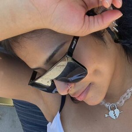 Chantell Flores erwachsene schöne galerien