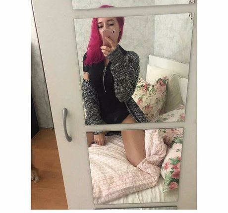 Denly hübsche nackt fotos