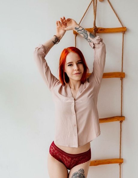 Denly schauspielerin nackten archiv