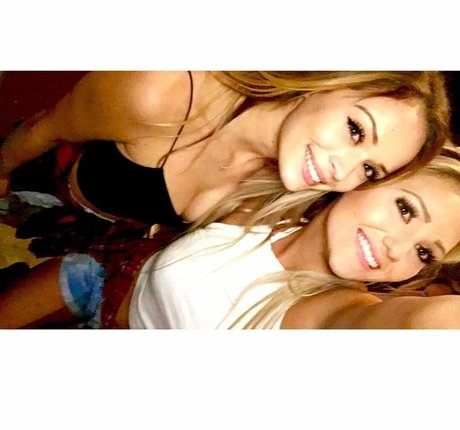 Amber BeIarski sexy kunst galerie