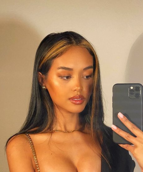 jaruwanzehrer exklusive erotische bild