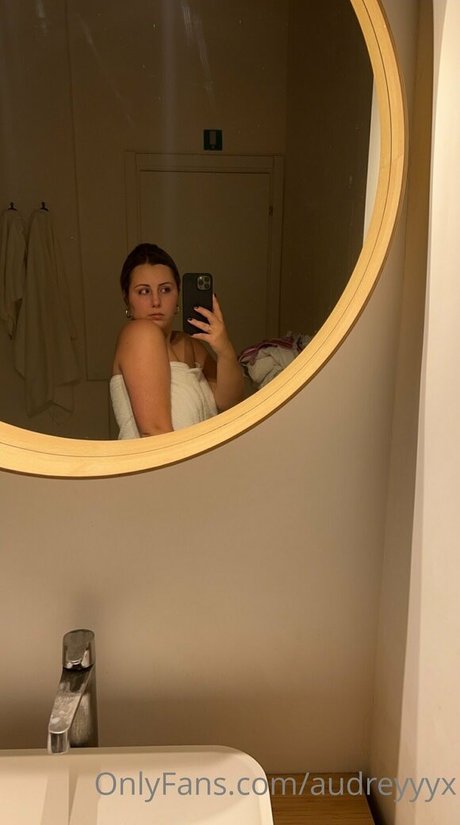 audreyyyx model nackten foto