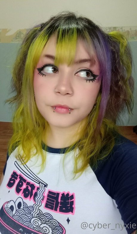 cyber nyxie model schöne bilder