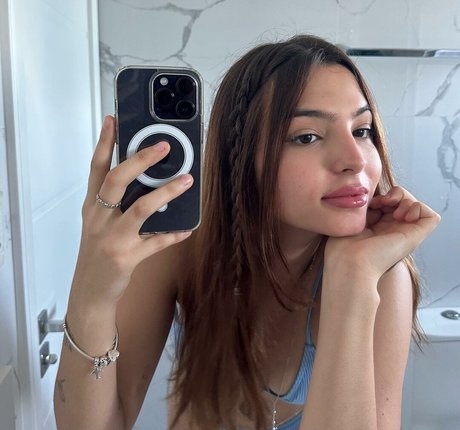 Clarissa Pavie erotische freie bild