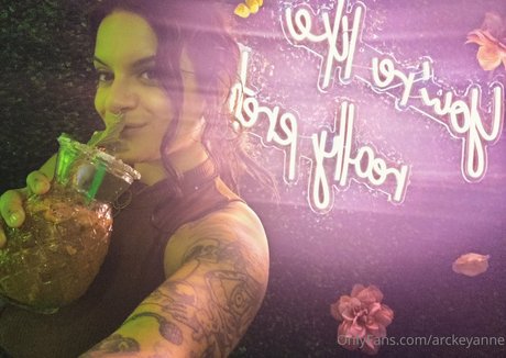 arckeyanne model heiße bilder