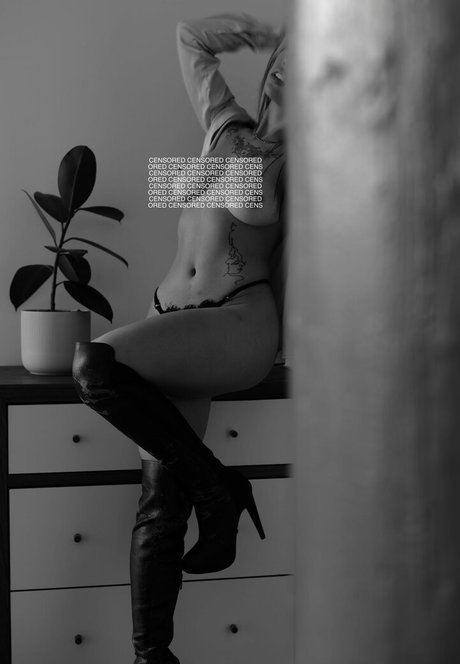 Mikah Tia exklusive erwachsene bilder