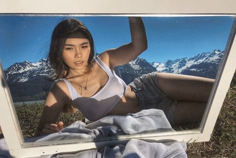 Mikah Tia exklusive nackte bild