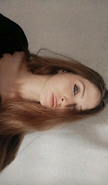 Gabi Mendes kunst akt galerien