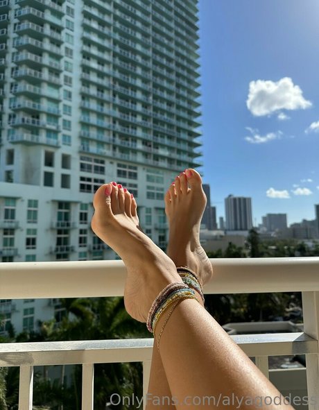 alyagoddess erotische kostenlose bilder