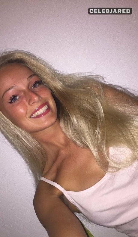 Frederikke Bach sexy kostenlose fotos