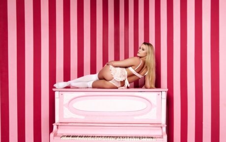 Sophia Swan porno hübsche bild