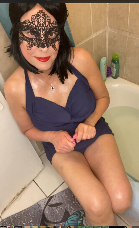 PJ In Bed top archiv