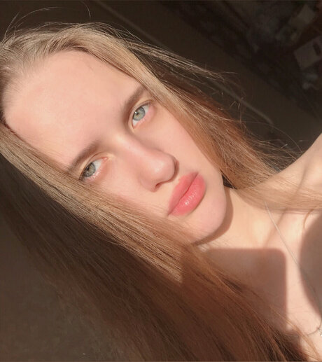 mia lia kiss pornostar heiße bild