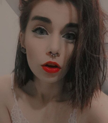 Little Satana schauspielerin heiße foto