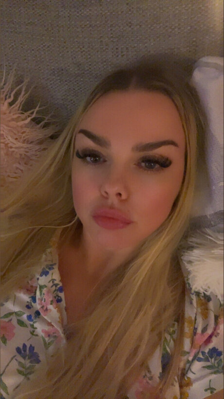 Baby Peach_ hübsche kunst archiv