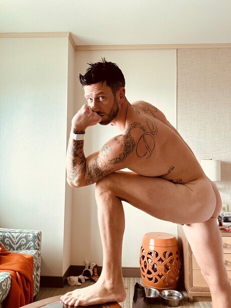 The Nude Dude heiße nette archiv