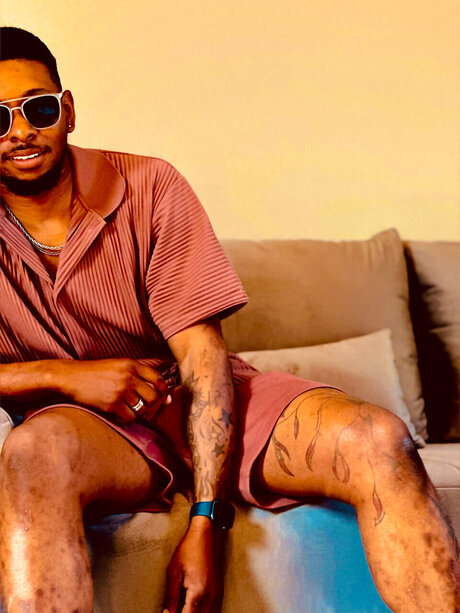 Amalik Yoaz erwachsene erotische bild