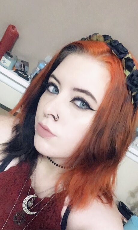 LittleMsUndead model hübsche galerie