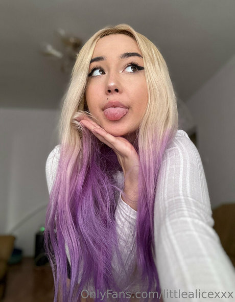 littlealicexxx kunst nackten galerien