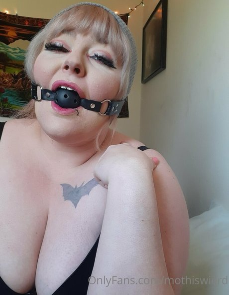 mothisweird top nackt foto