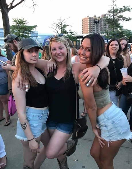 Monica Iannuzzi erwachsene hübsche bilder