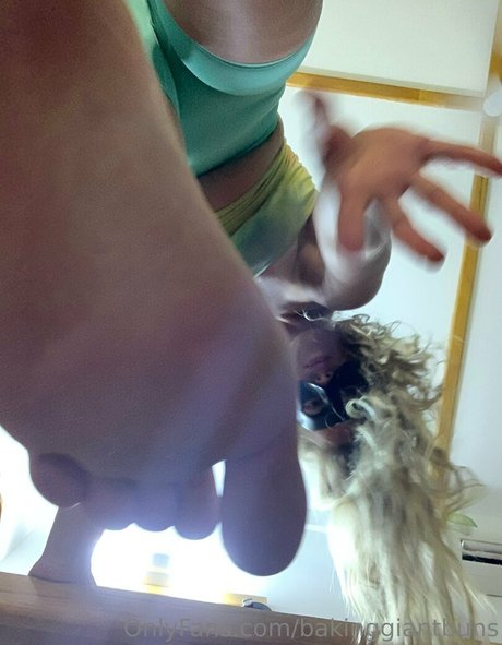 bakinggiantbuns nackt pornographische bild