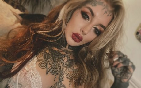 SophieWilde model hd bild