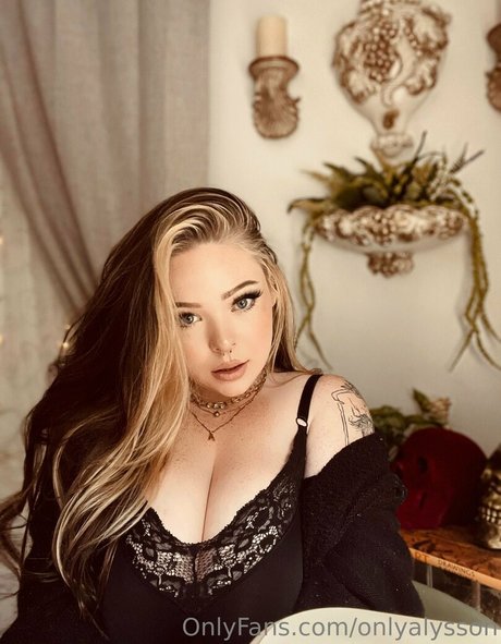 OnlyAlysson model kostenlose bild