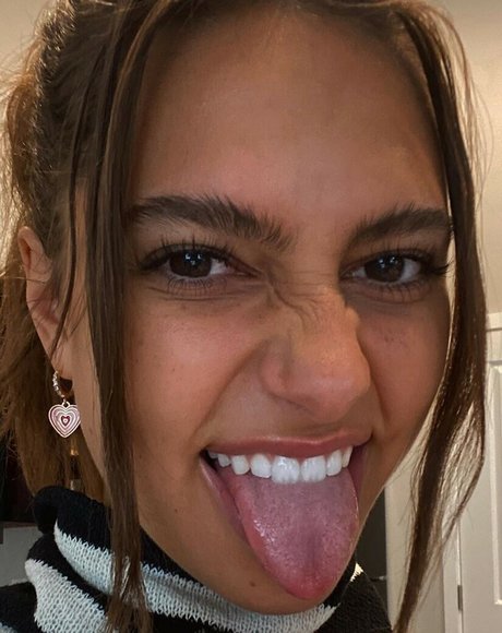 Renee Maudlena Noe model porno foto