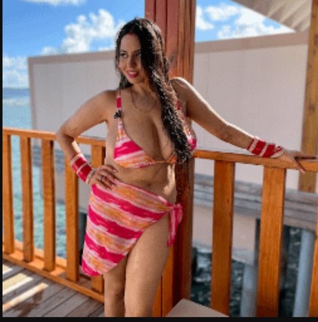 Shambhavi Sharma freie schöne galerien