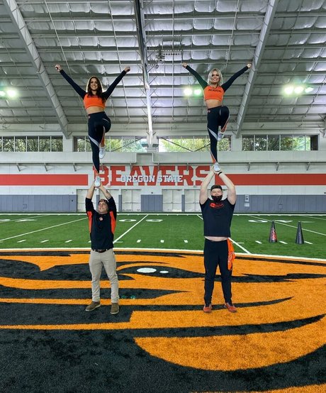 Taylor Johnson Cheer exklusive top archiv