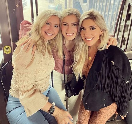 Taylor Mathis sexy top bilder