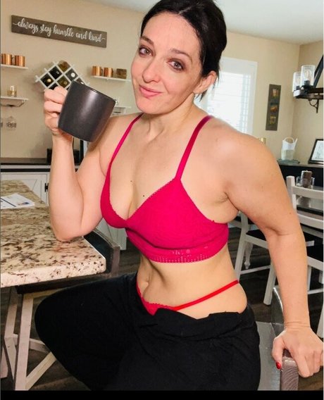 Ava Fiery porno nackten galerie