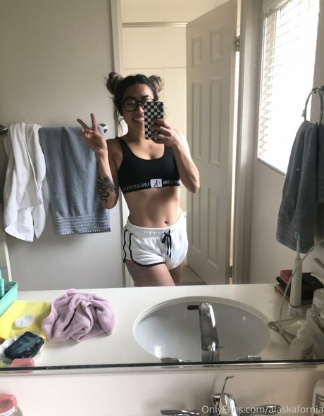 shesthe49thstate akt bild