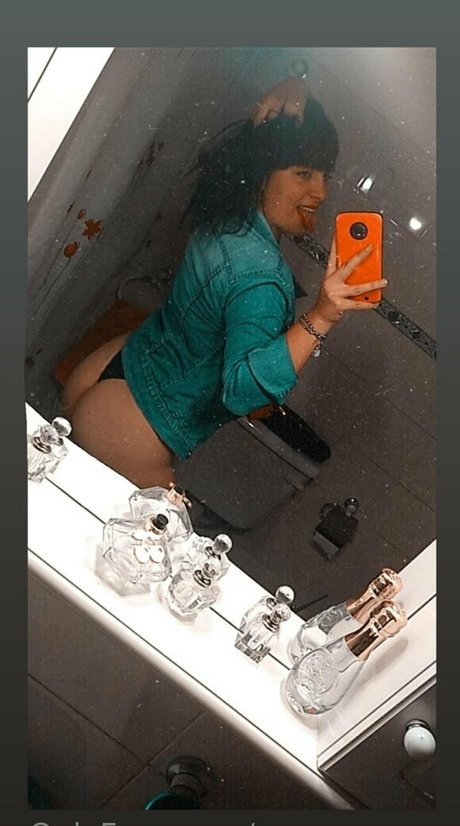 reyna momo top pornostar bilder